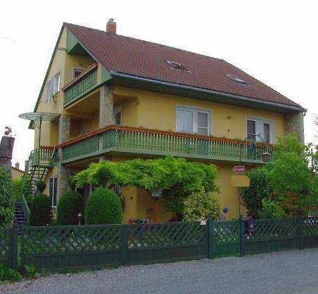 Grill Garten Vendeghaz Hotel Keszthely Ngoại thất bức ảnh