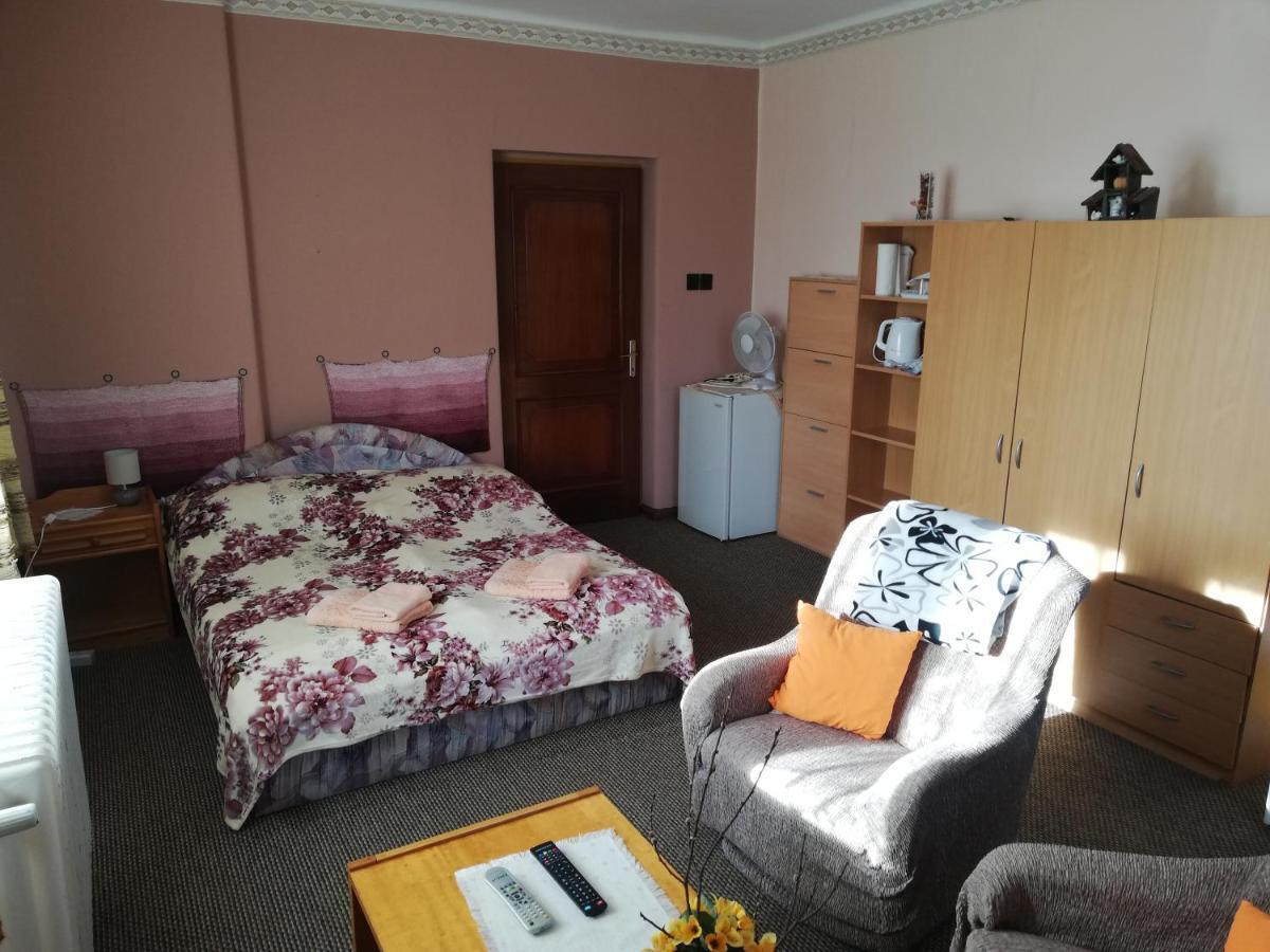 Grill Garten Vendeghaz Hotel Keszthely Ngoại thất bức ảnh